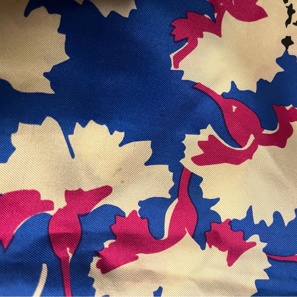 Balenciaga Blue and Pink Floral houndstooth Scarf, 100% silk - Picture 4 of 7
